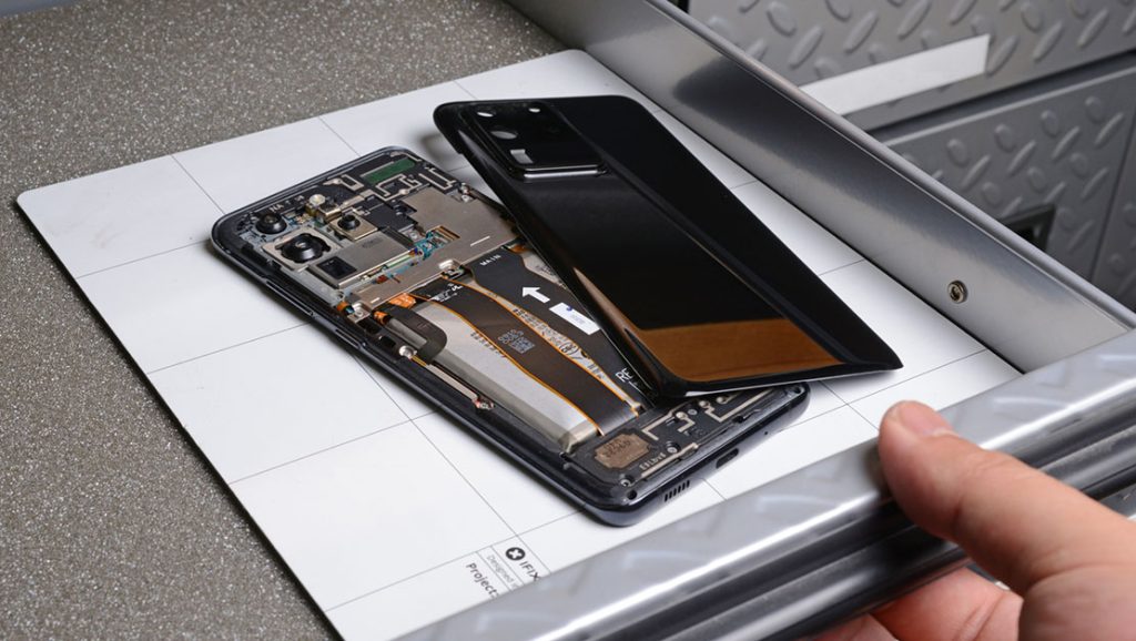 What to Do if Your Phone Battery Is Swelling